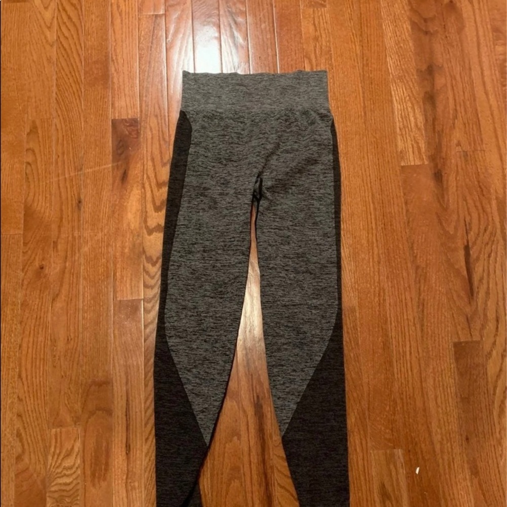 VS PINK seamless popular grey and black heart butt